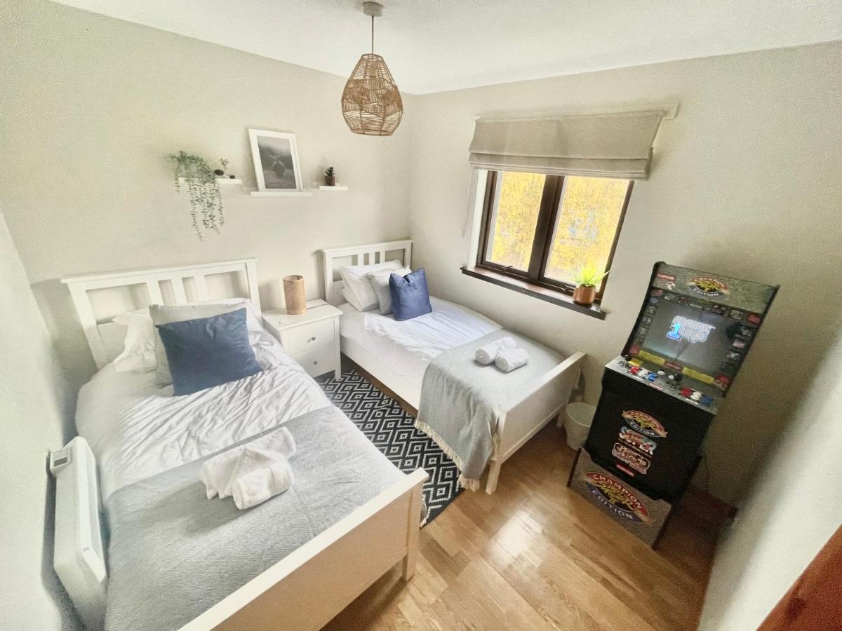 Comfortable, Modern Apartment With Parking. Inverness. المظهر الخارجي الصورة