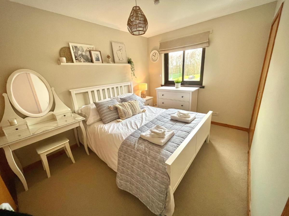 Comfortable, Modern Apartment With Parking. Inverness. المظهر الخارجي الصورة